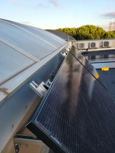 Installation de panneaux photovoltaïques sur toit terrasse à Nîmes, Nîmes, THERMACOLD
